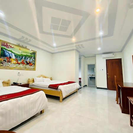 Hotel Khach San Hung Viet Kon Tum Exterior foto